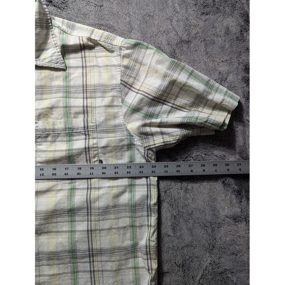 Royal Robbins Short Sleeve Button Up Shirt Men's Size Large Plaid - Picture 9 of 13